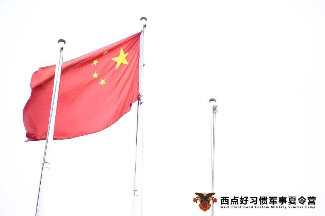 女子理发店哭诉头发被剪坏,理发69元索赔1000元:就这还当店长呢?